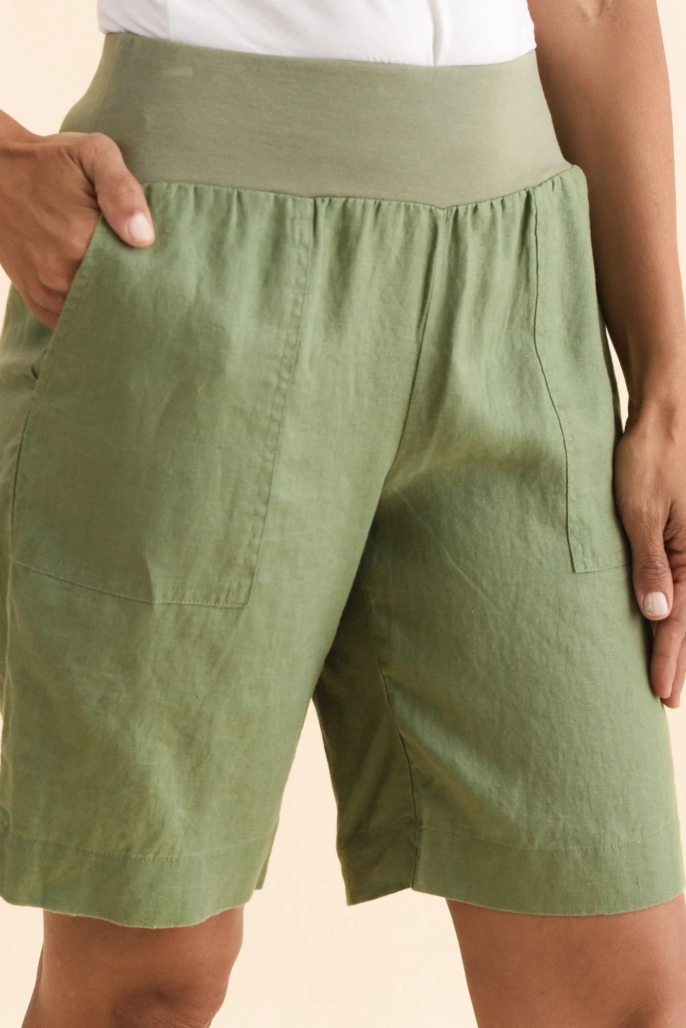 Aster Khaki Linen Shorts - Image 5
