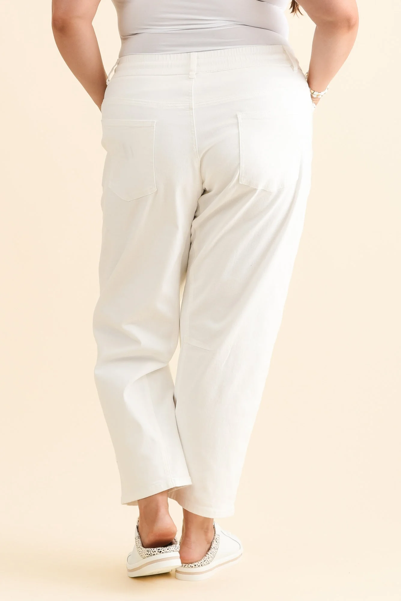 BB Barrel White Jeans - Image 11