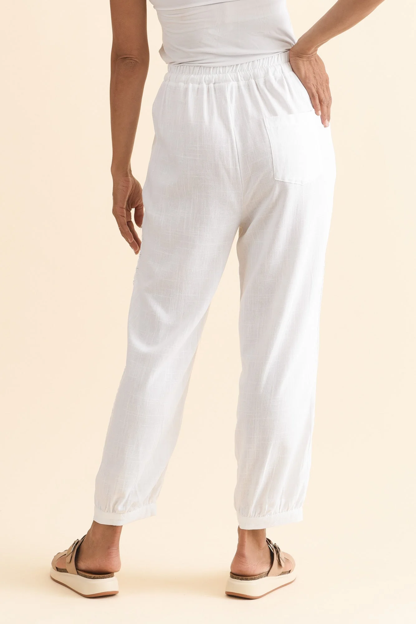 Beretta White Lace Linen Blend Pants - Image 5
