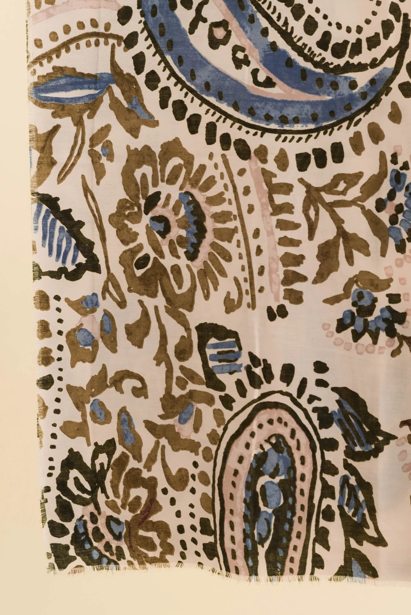 Cardiff Cream Paisley Scarf - Image 3