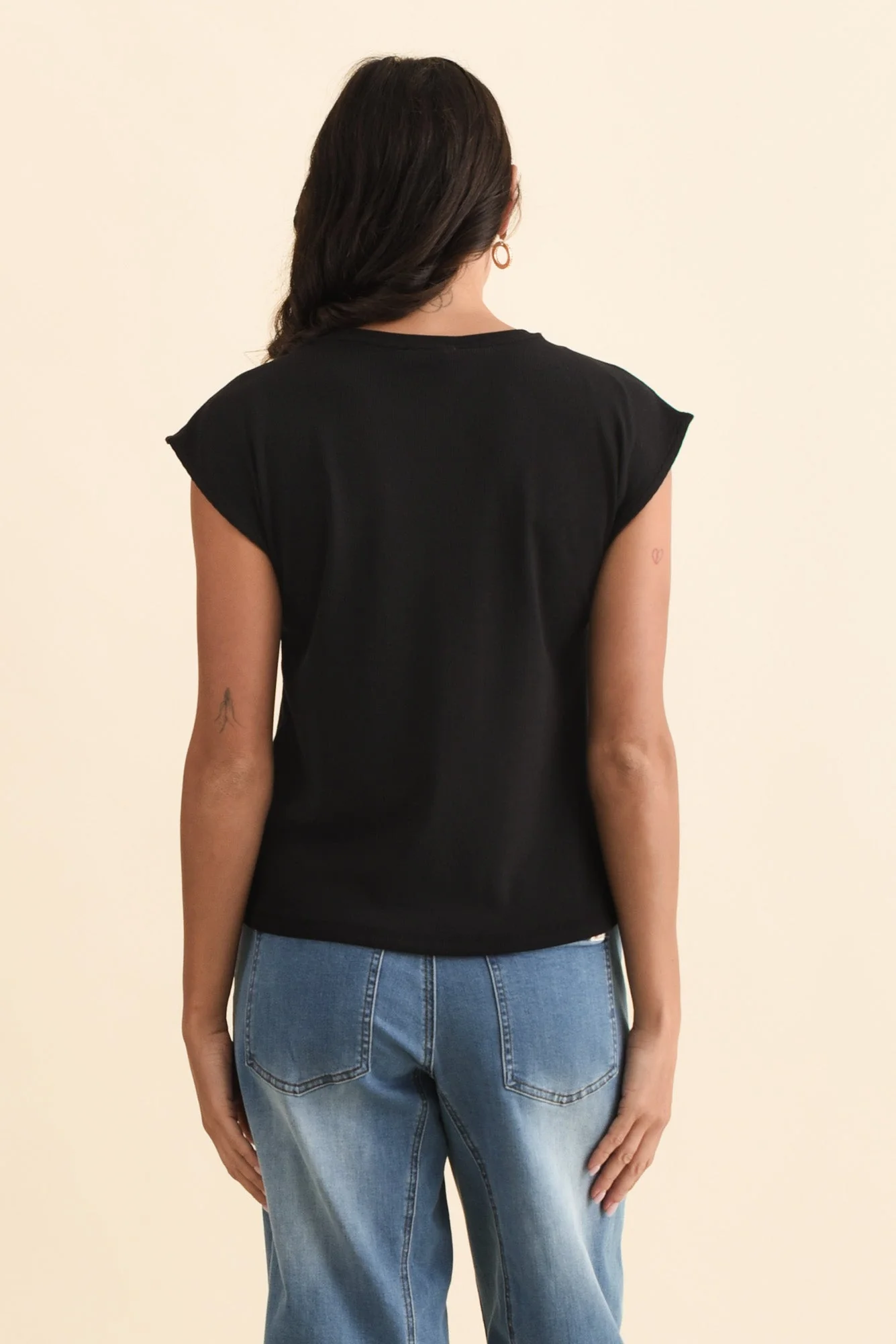 Cuff Black Ribbed Tee - Image 4