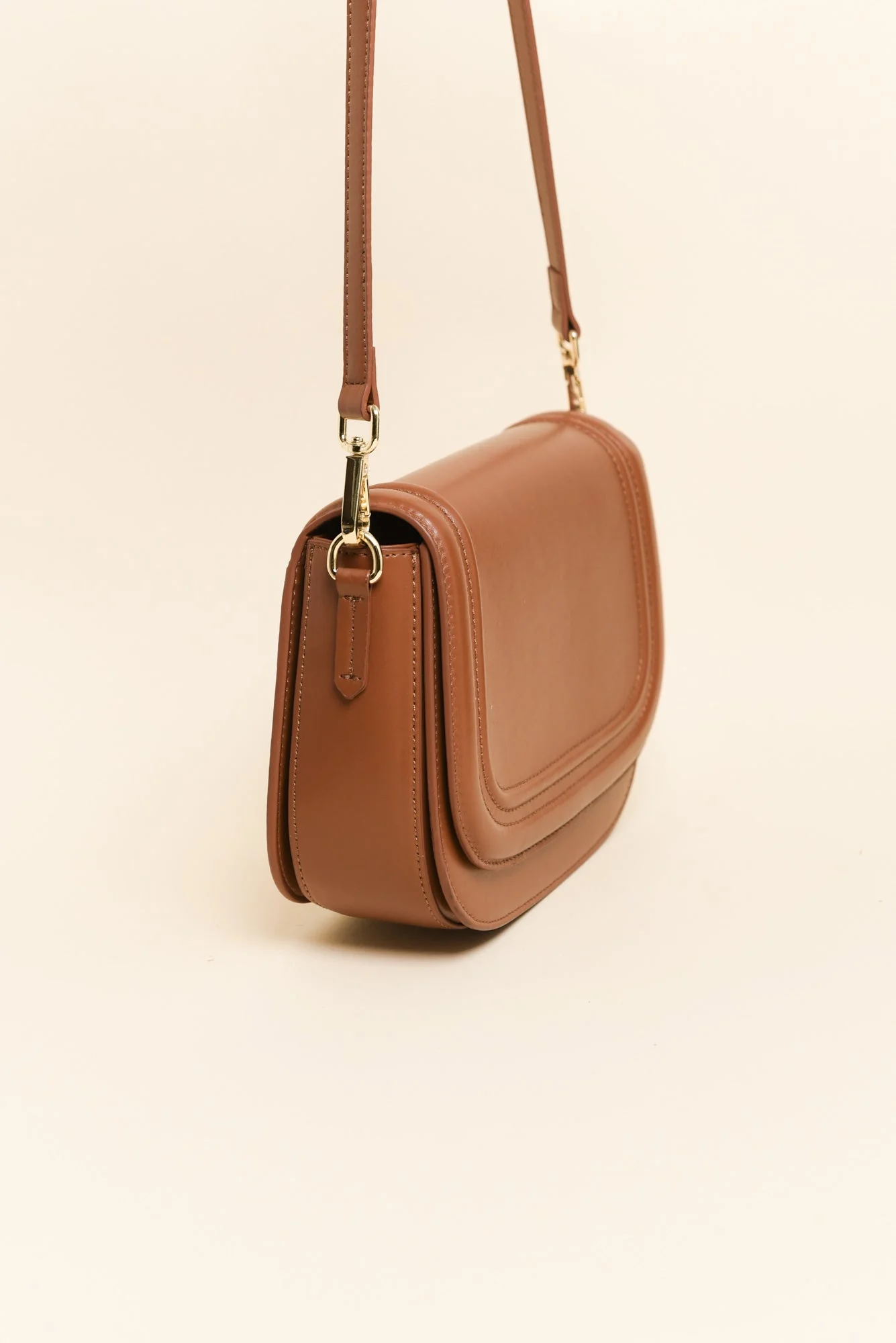 Dickens Tan Leather Crossbody Bag - Image 4