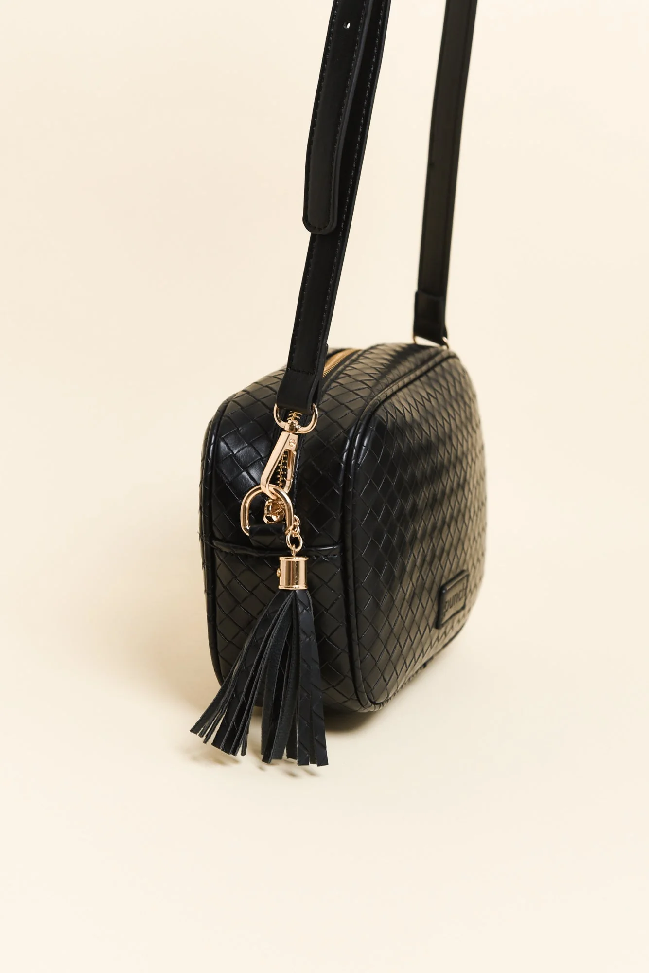 Disco Black Woven Crossbody Bag - Image 2