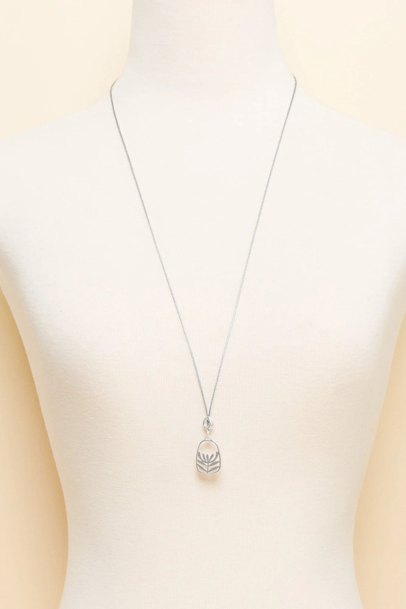 Diva Silver Flower Pendant Necklace - Image 2
