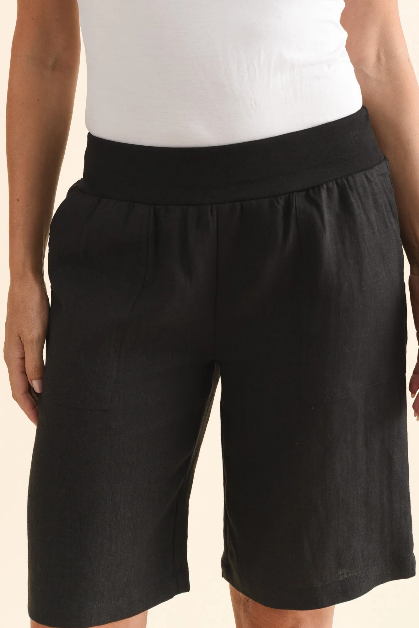 Elka Black Linen Relaxed Shorts - Image 5