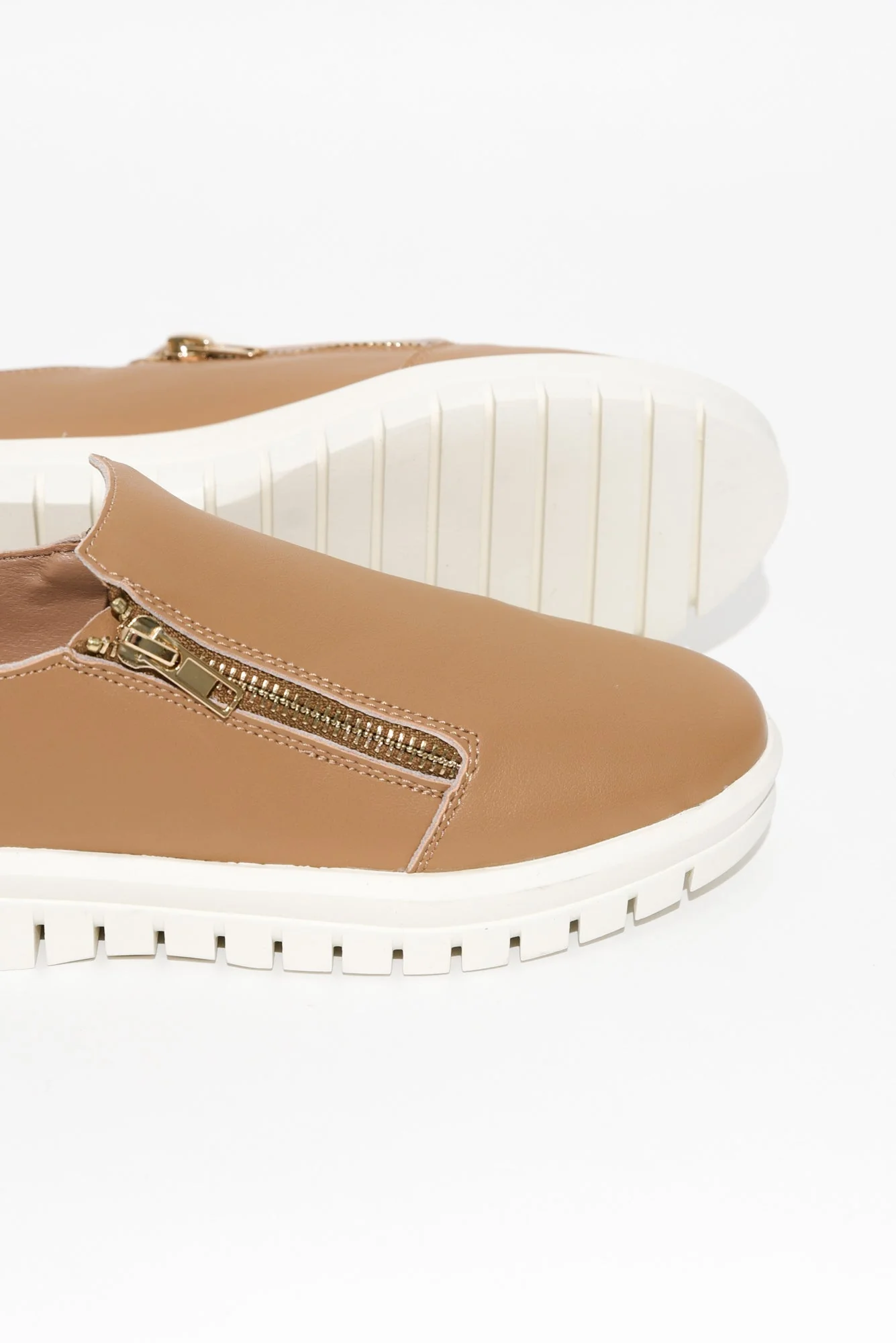 Enjoy Camel Leather Zip Sneaker - Image 3
