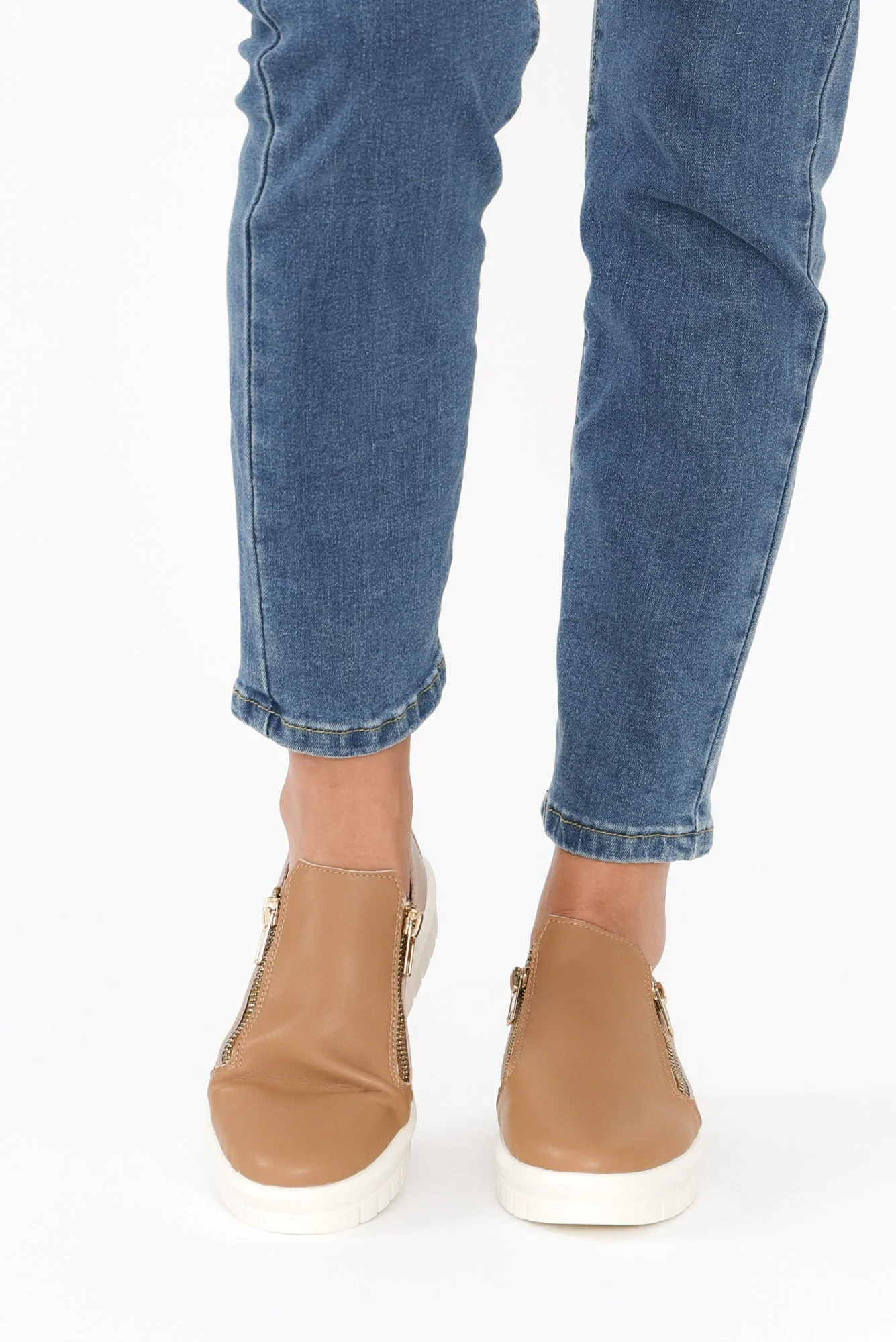 Enjoy Camel Leather Zip Sneaker - Image 9