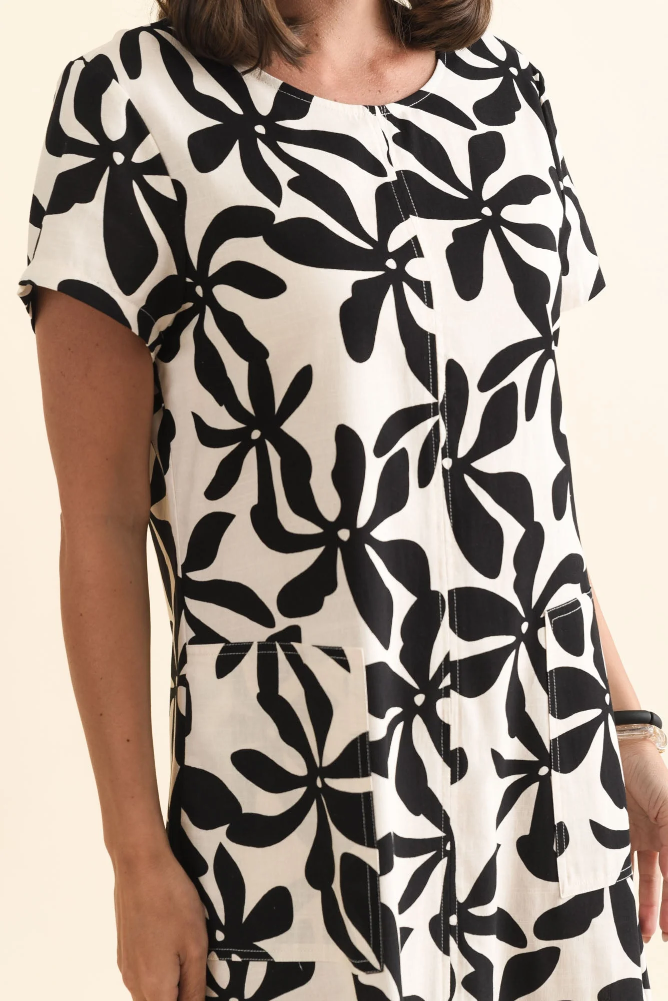 Etty Black Abstract Cotton Blend Tee Dress - Image 5