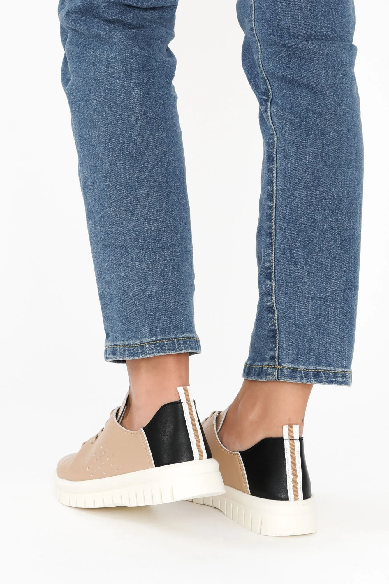 Exit Beige Leather Sneaker - Image 9
