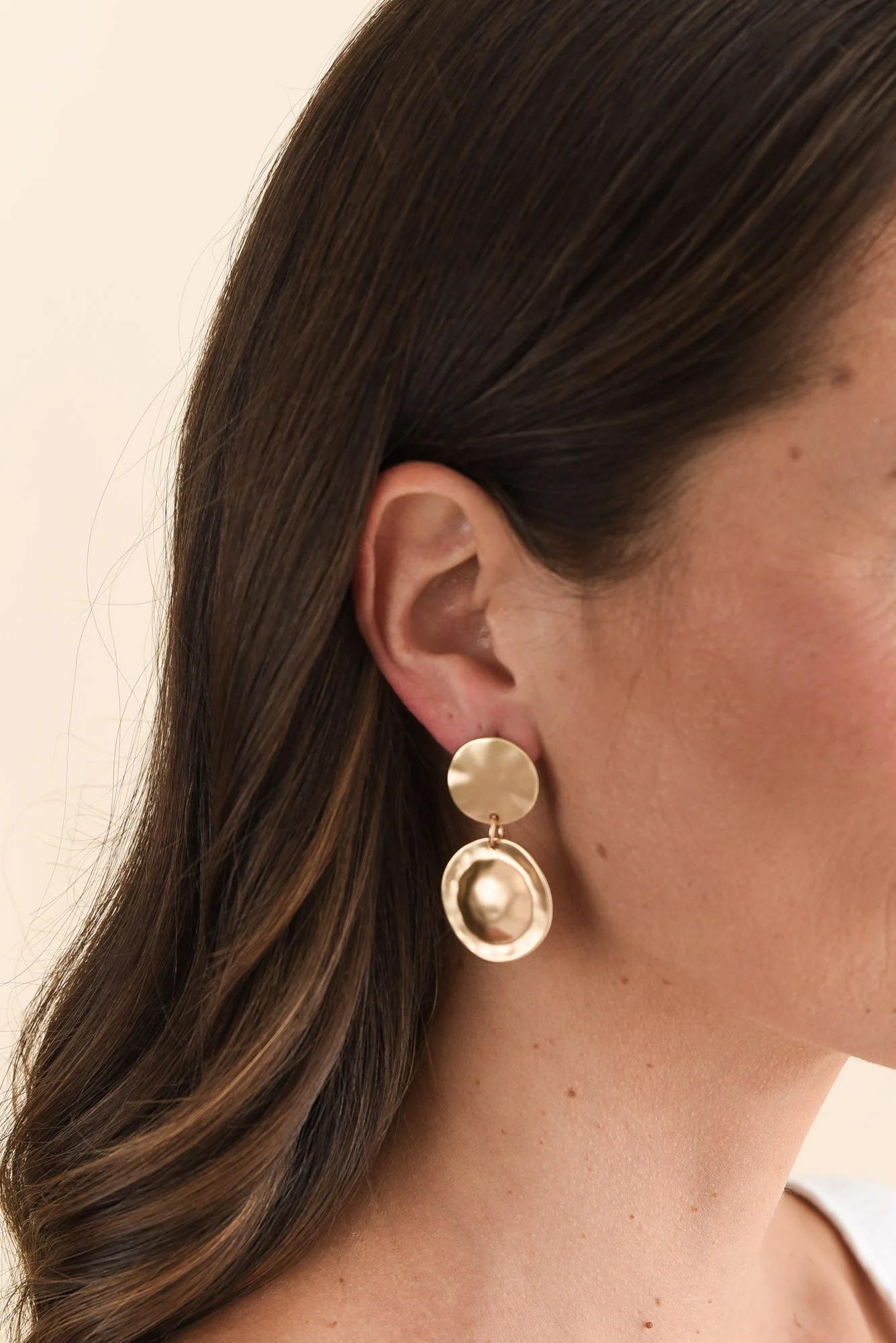 Favae Gold Circle Drop Earrings - Image 2