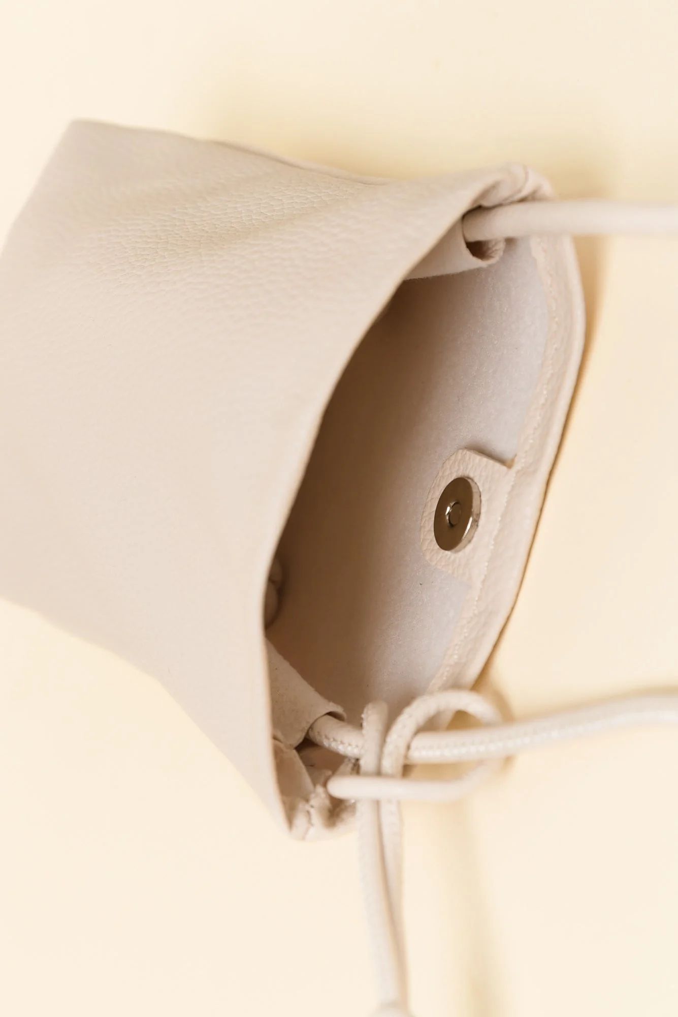 Jimmy Cream Crossbody Bag - Image 3