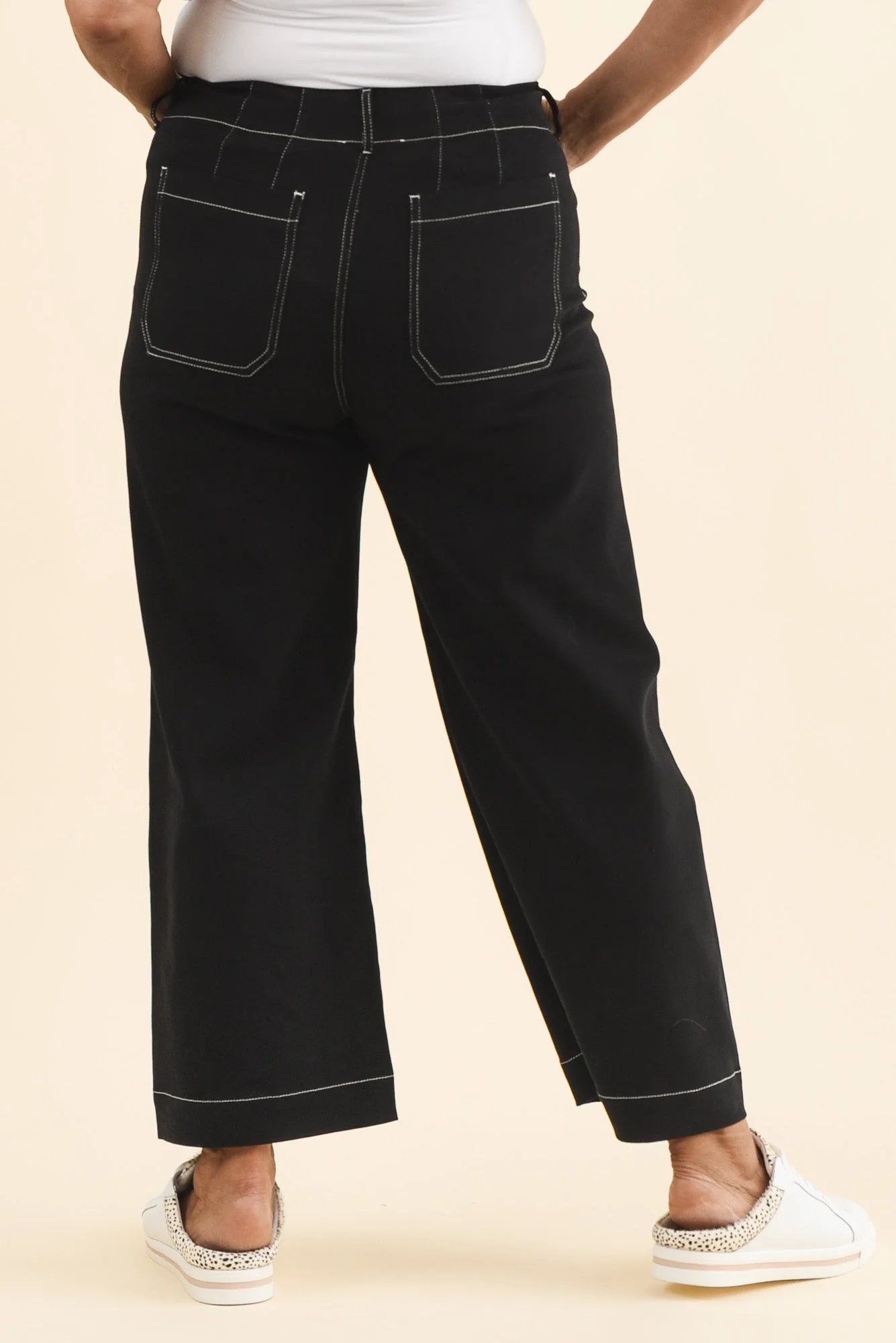 Lenon Black Denim Cropped Jeans - Image 4