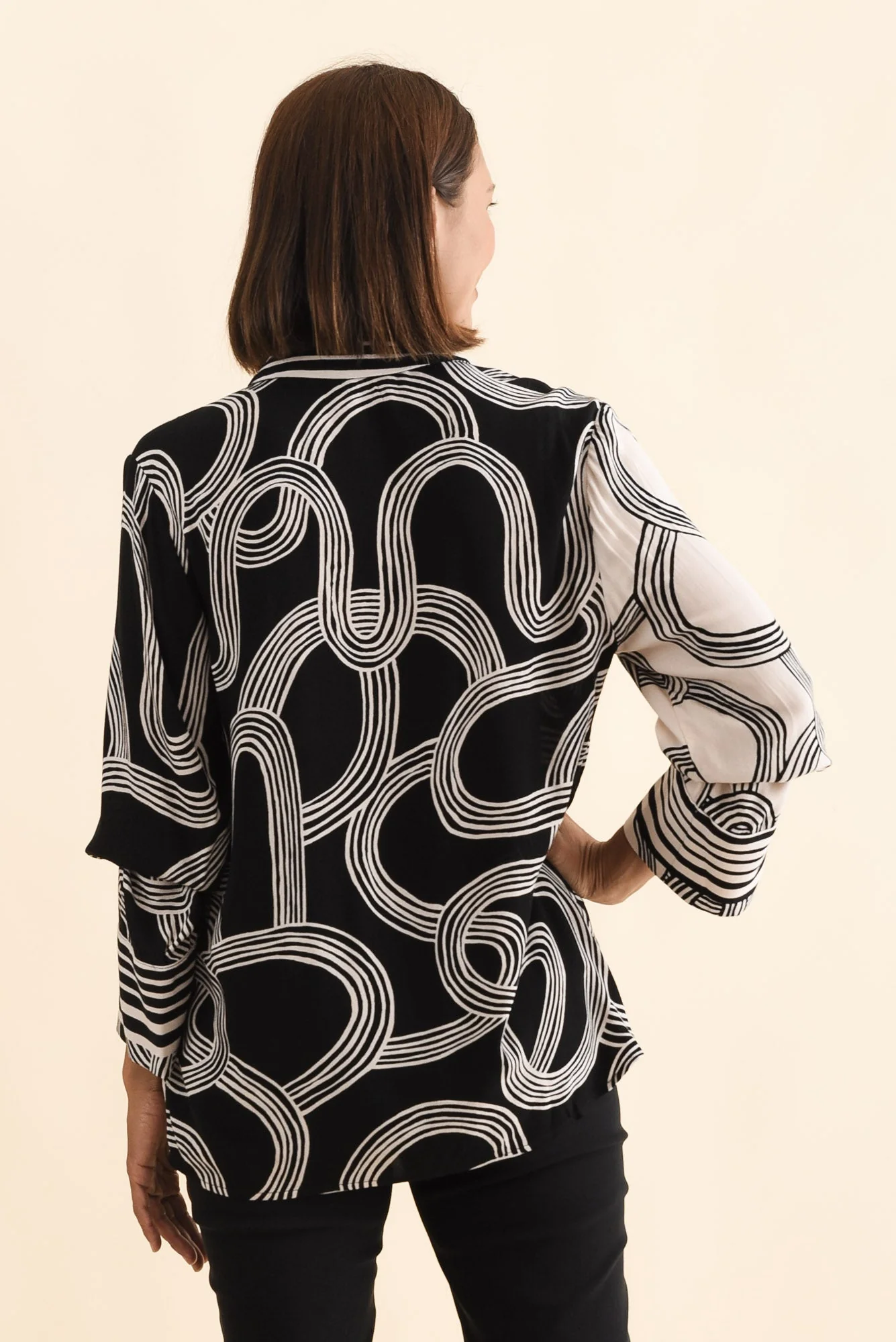 Lucy Black Contrast Collared Shirt - Image 4