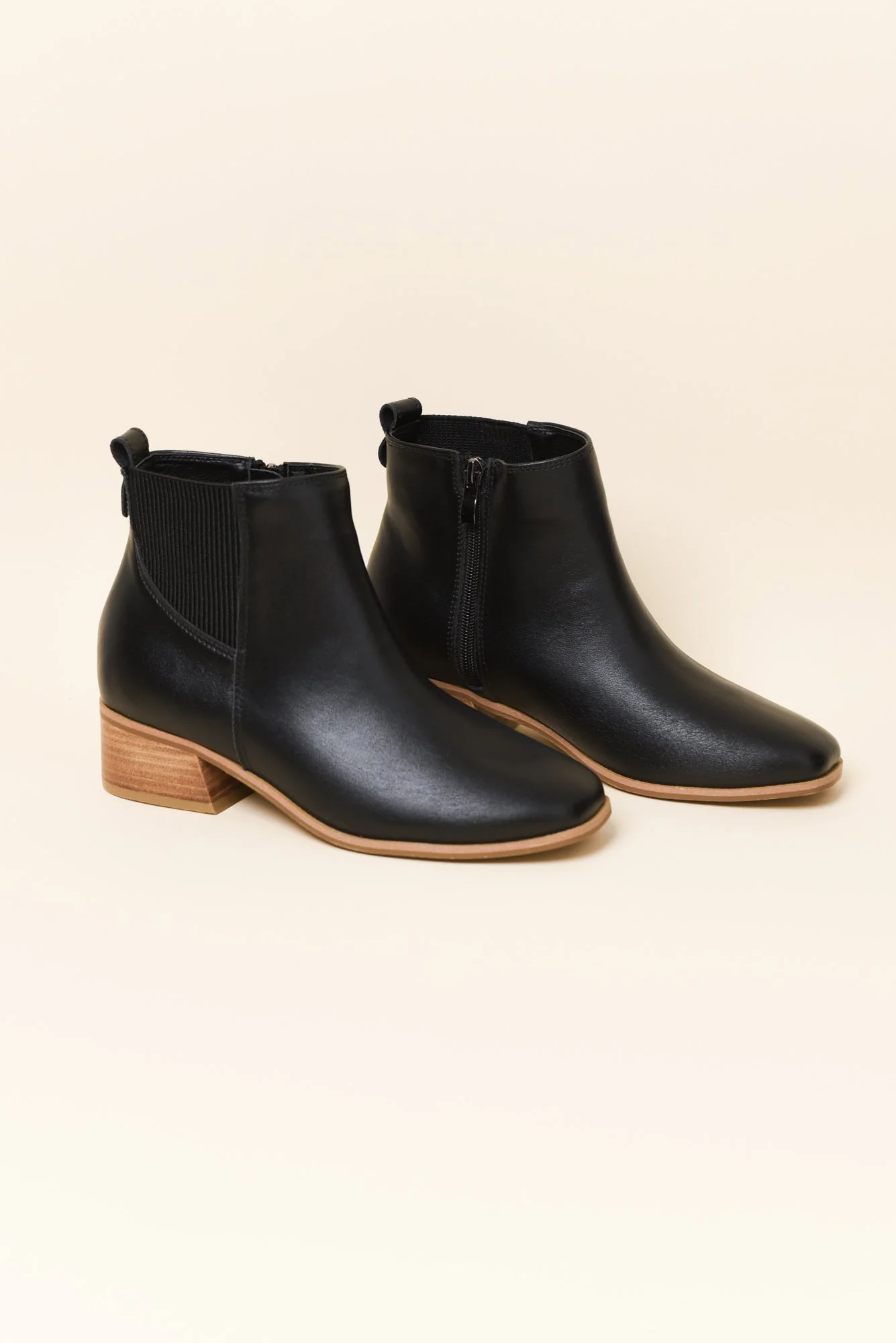 Lyra Black Leather Heeled Boot - Image 2