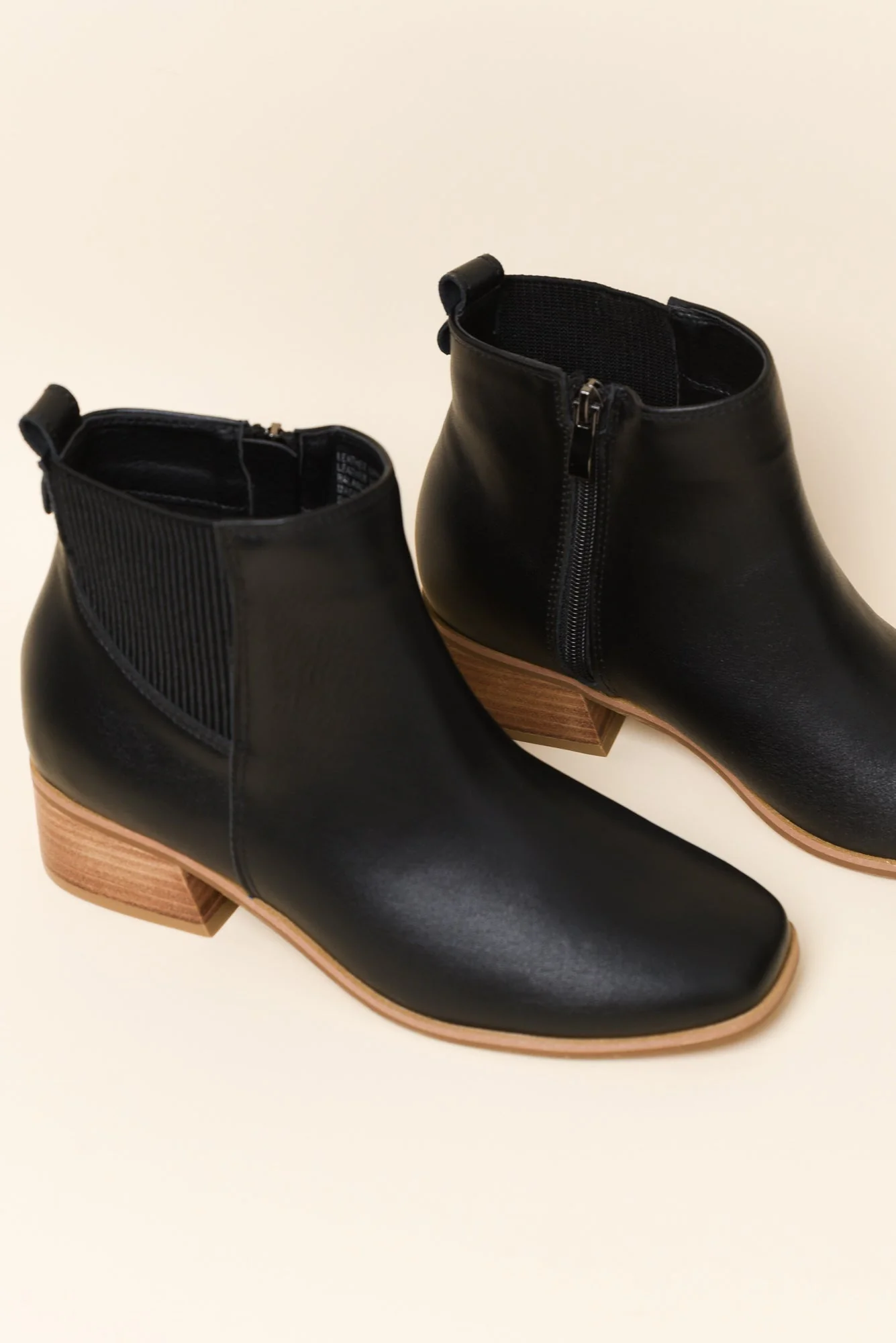Lyra Black Leather Heeled Boot - Image 3