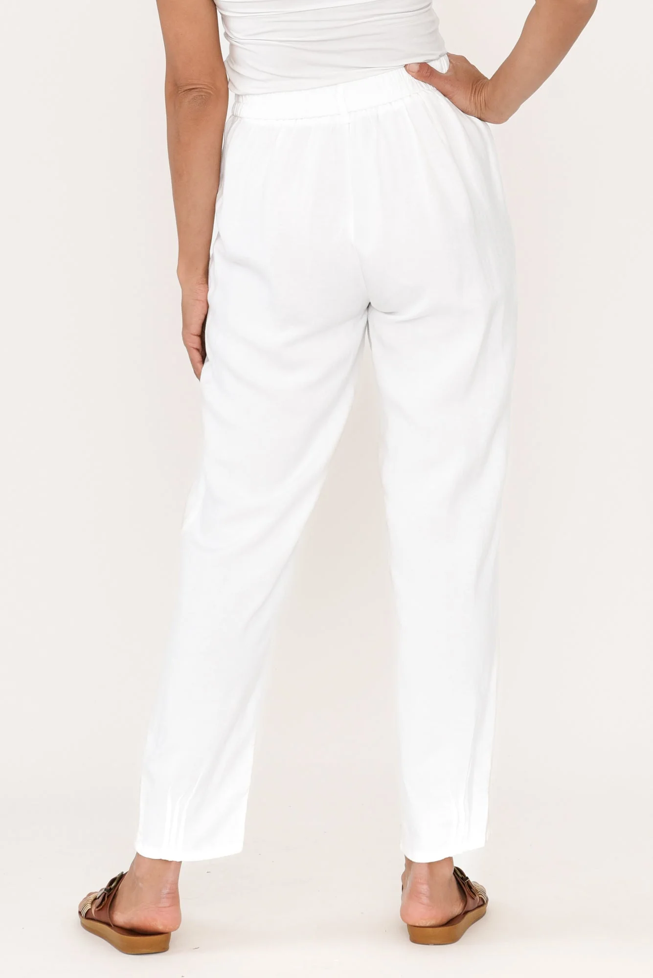 Manon White Cropped Pants - Image 4