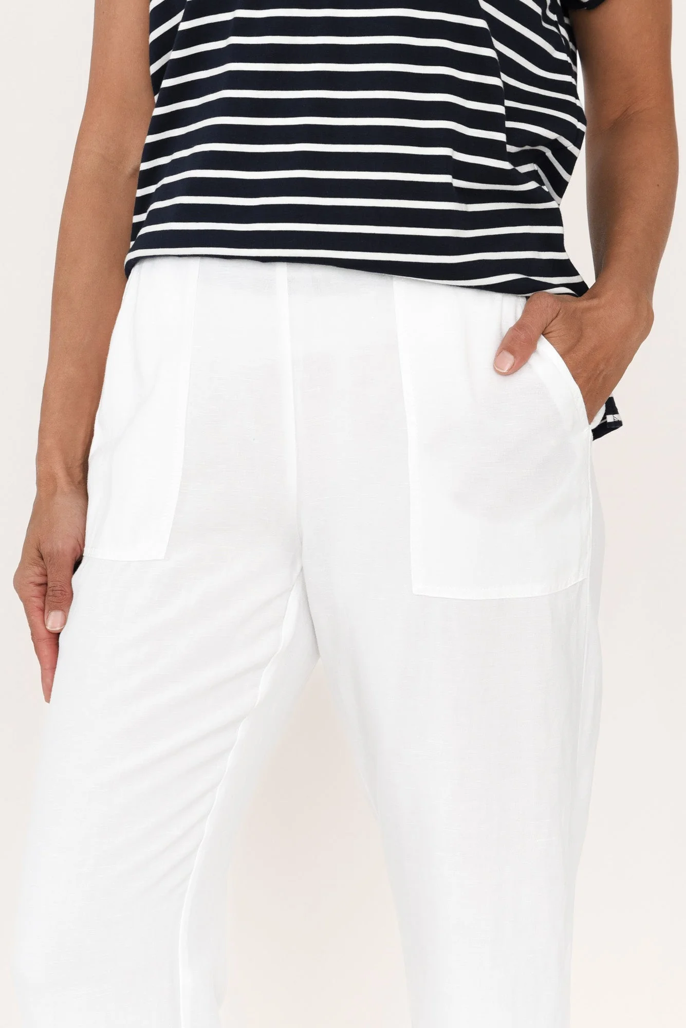 Manon White Cropped Pants - Image 5