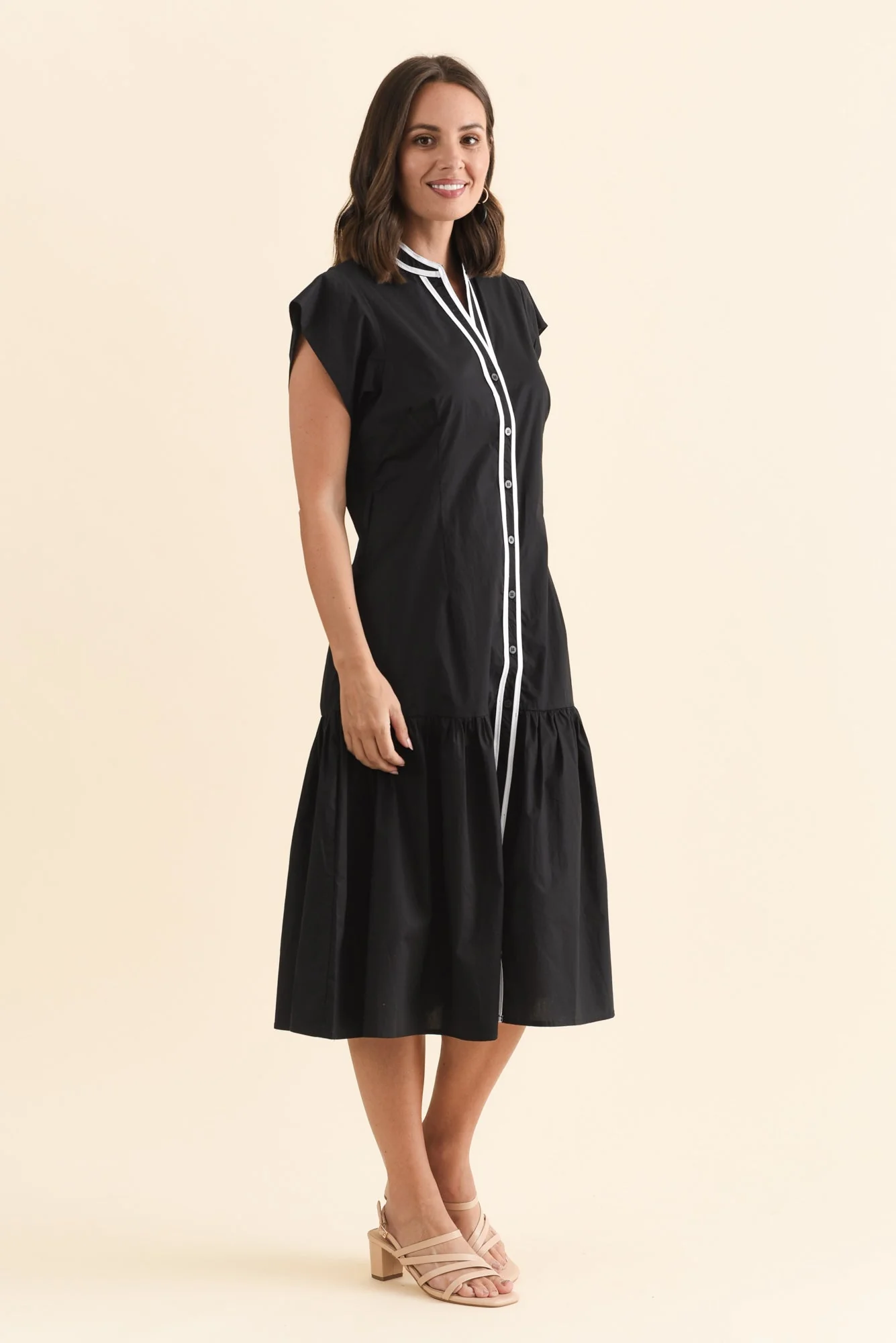 Mari Black Contrast Cotton Tie Dress - Image 3