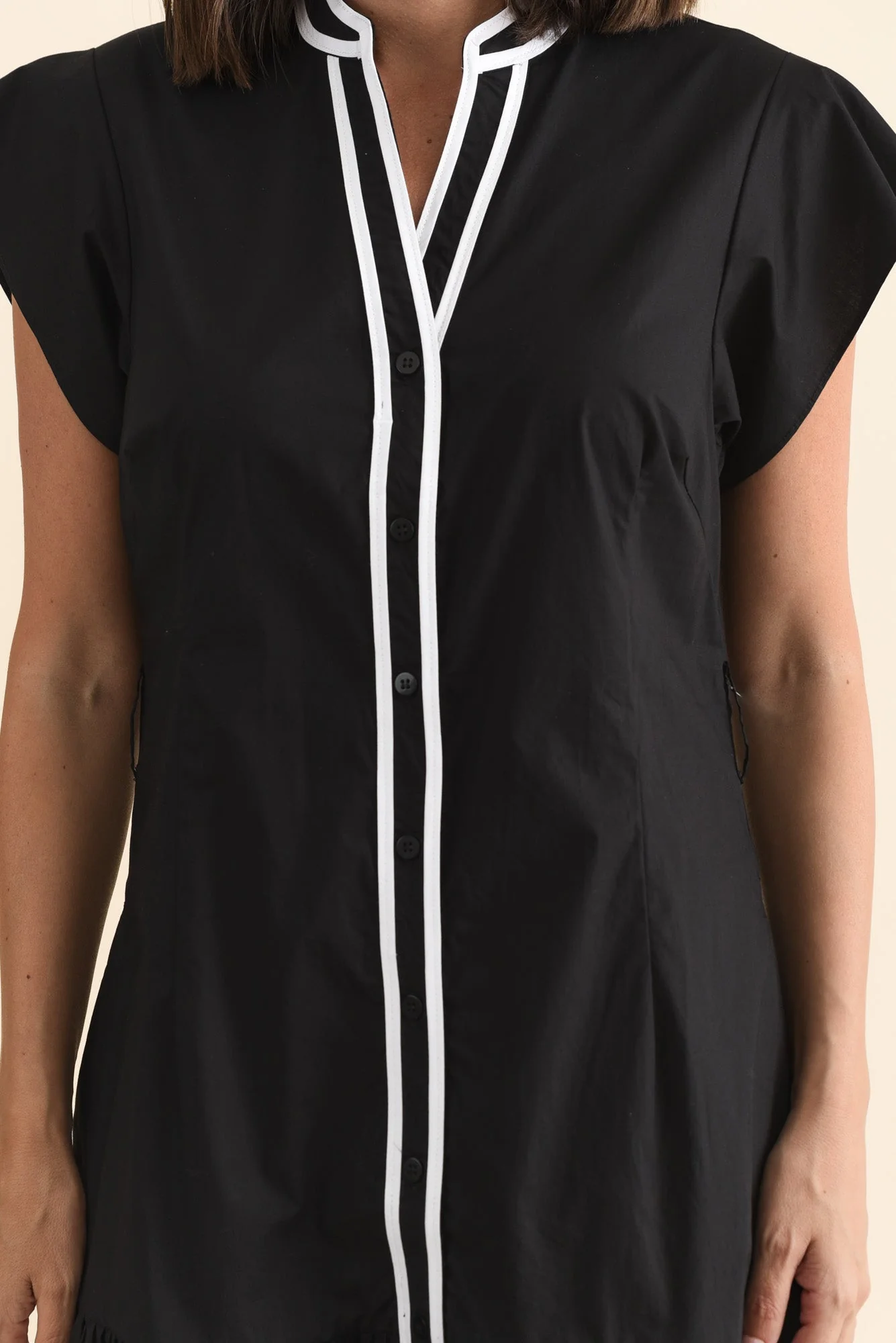 Mari Black Contrast Cotton Tie Dress - Image 5