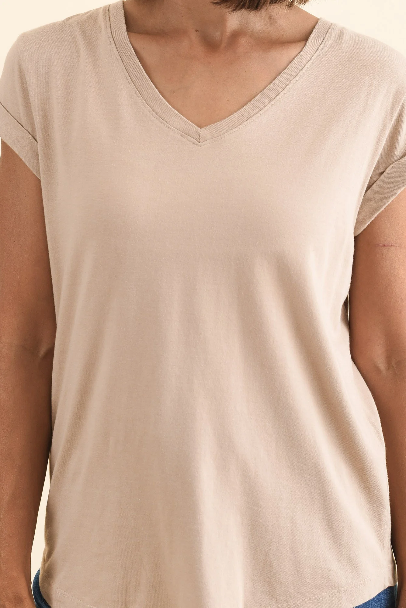 Monte Oat Cotton Vee Tee - Image 5