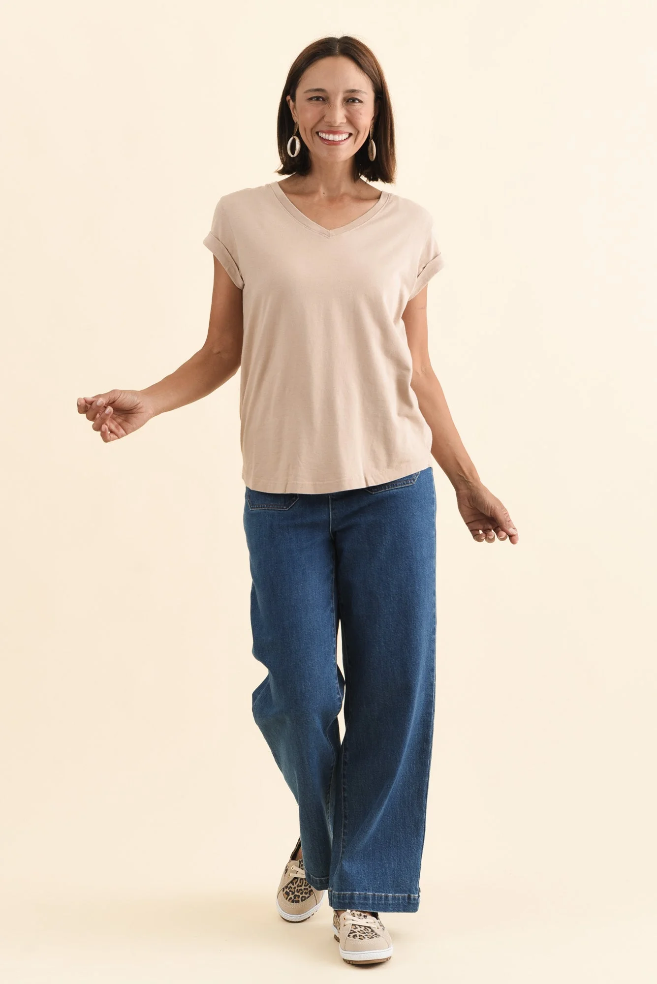 Monte Oat Cotton Vee Tee - Image 6
