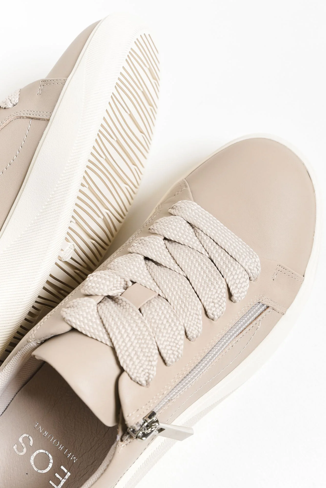 Noemi Grey Leather Zip Sneaker - Image 3