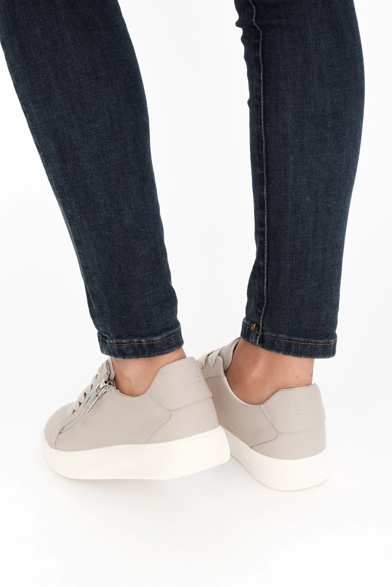 Noemi Grey Leather Zip Sneaker - Image 7