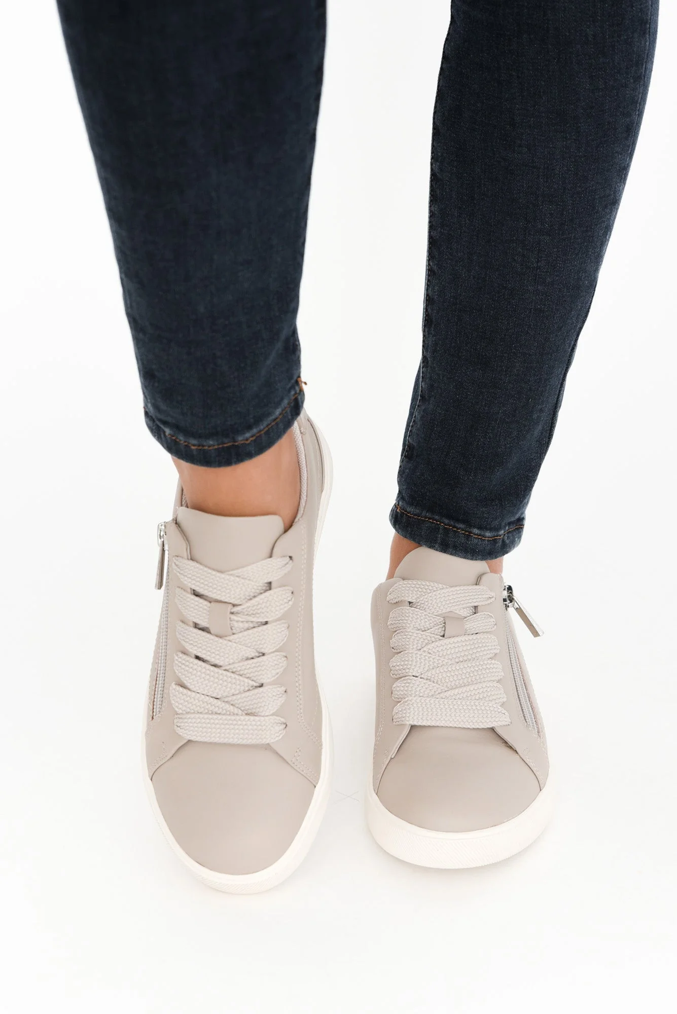 Noemi Grey Leather Zip Sneaker - Image 8