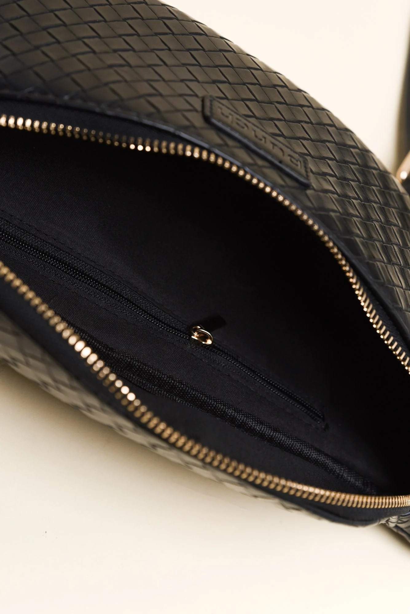 Nomad Black Woven Sling Bag - Image 2