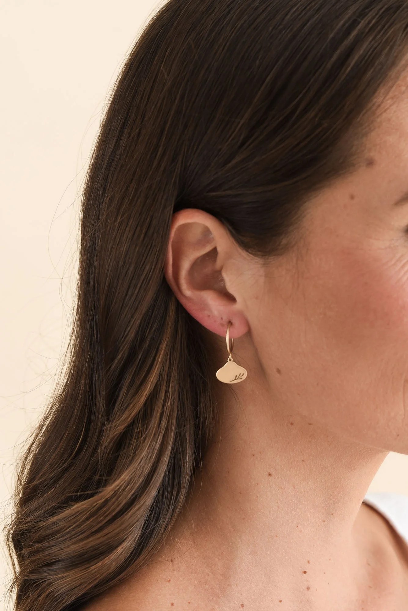 Odilia Gold Leaf Hoop Earrings - Image 2