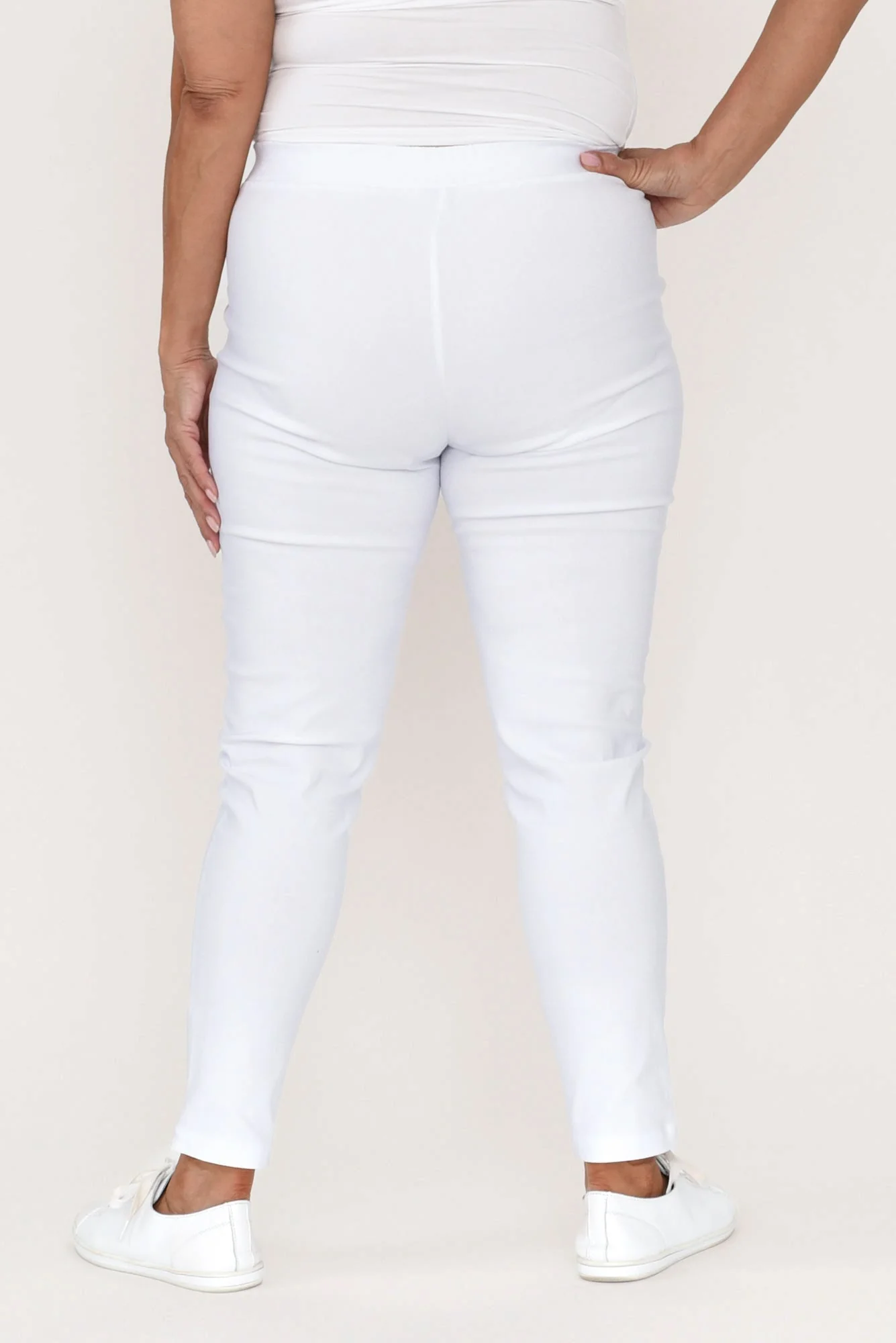 Olympia White Straight 7/8 Pants - Image 9