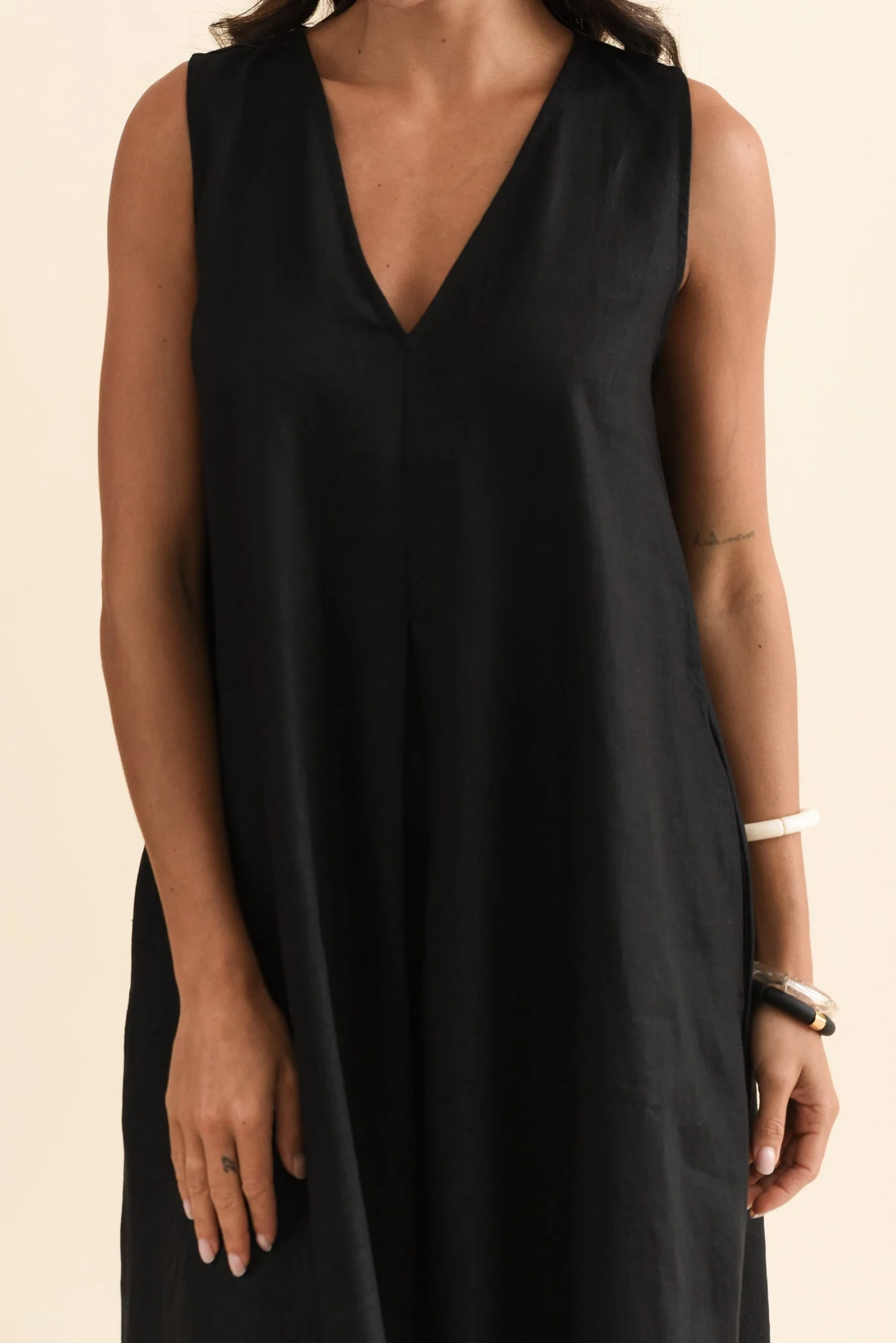 Phoebe Black Linen Midi Dress - Image 5