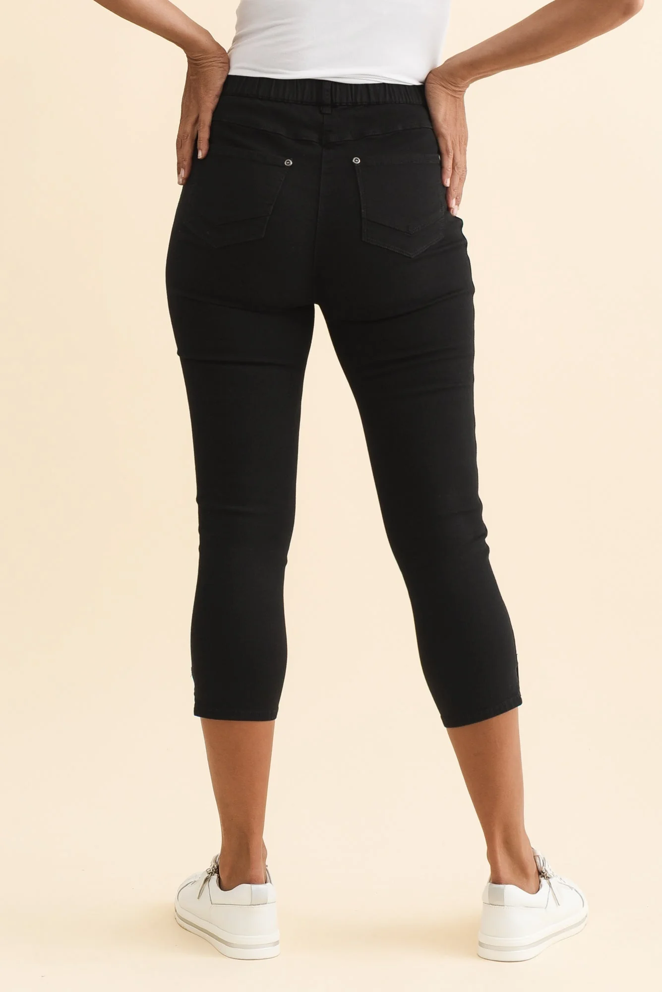 Reed Black Stretch Cotton Capri Pants - Image 4