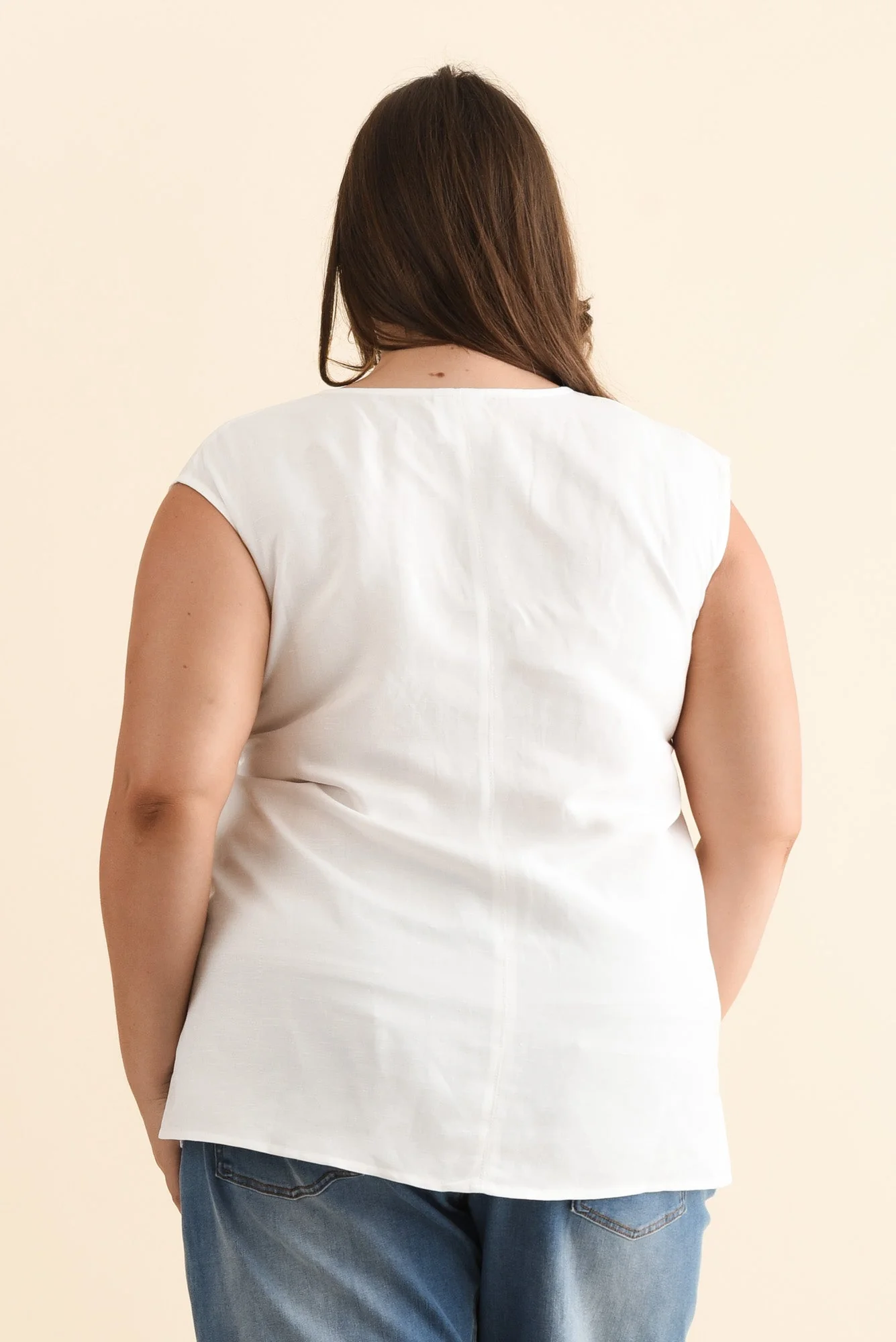 Roxie White Linen Blend V Neck Tank - Image 10