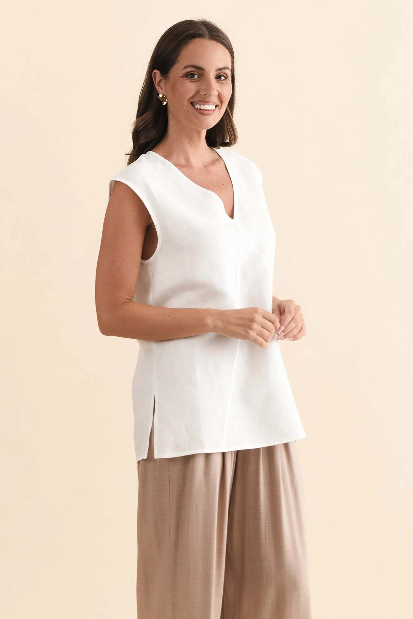 Roxie White Linen Blend V Neck Tank - Image 3