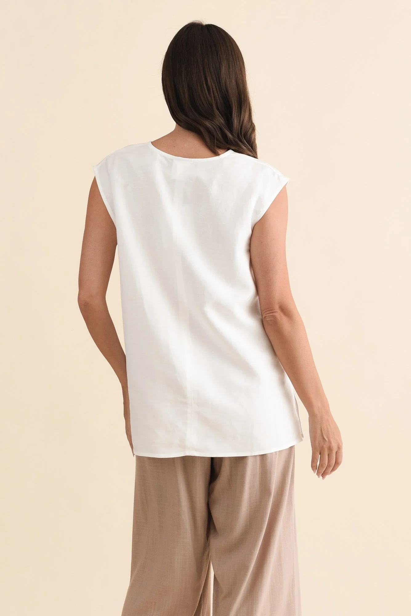 Roxie White Linen Blend V Neck Tank - Image 4