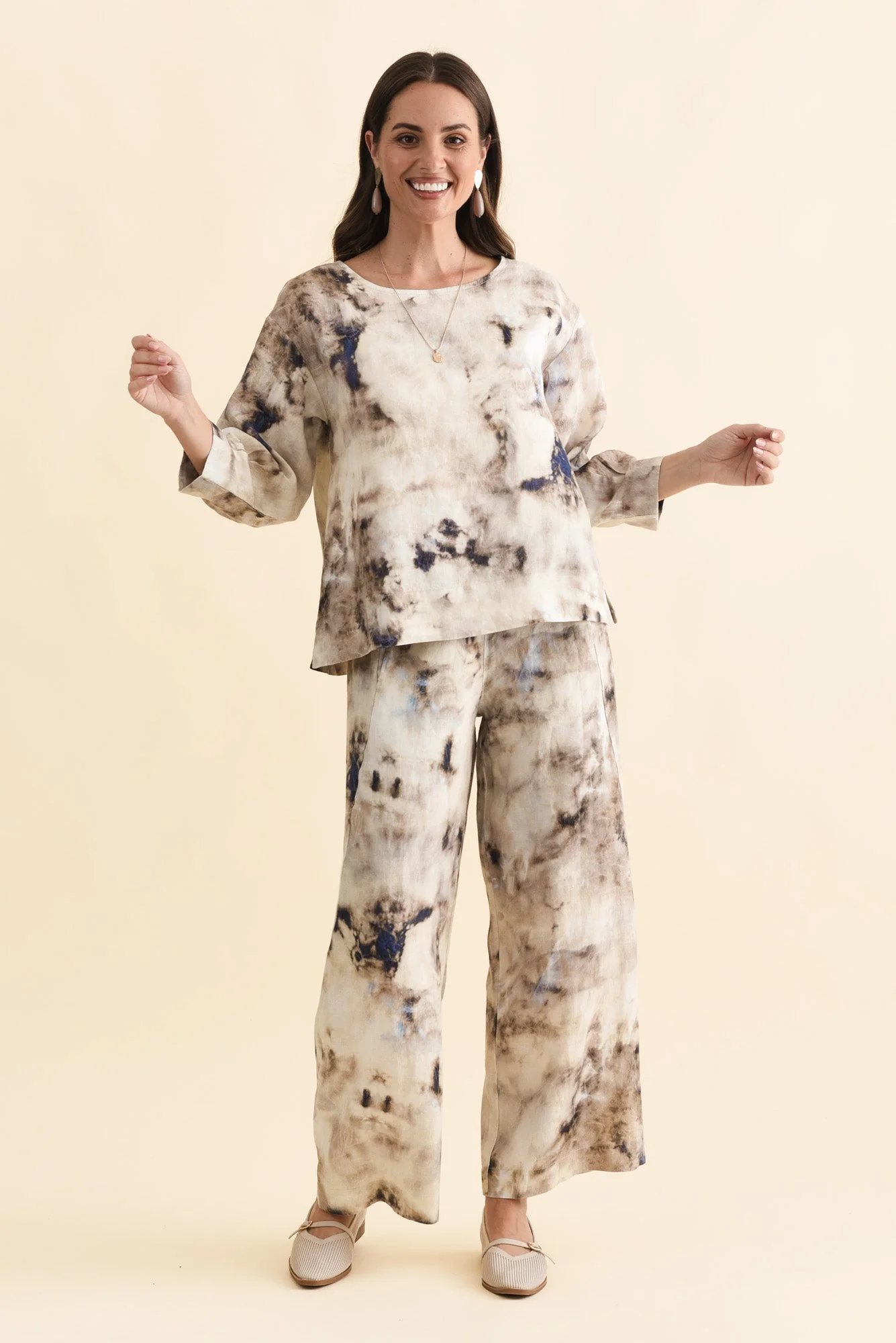 Saloma Taupe Abstract Linen Scoop Neck Top - Image 6