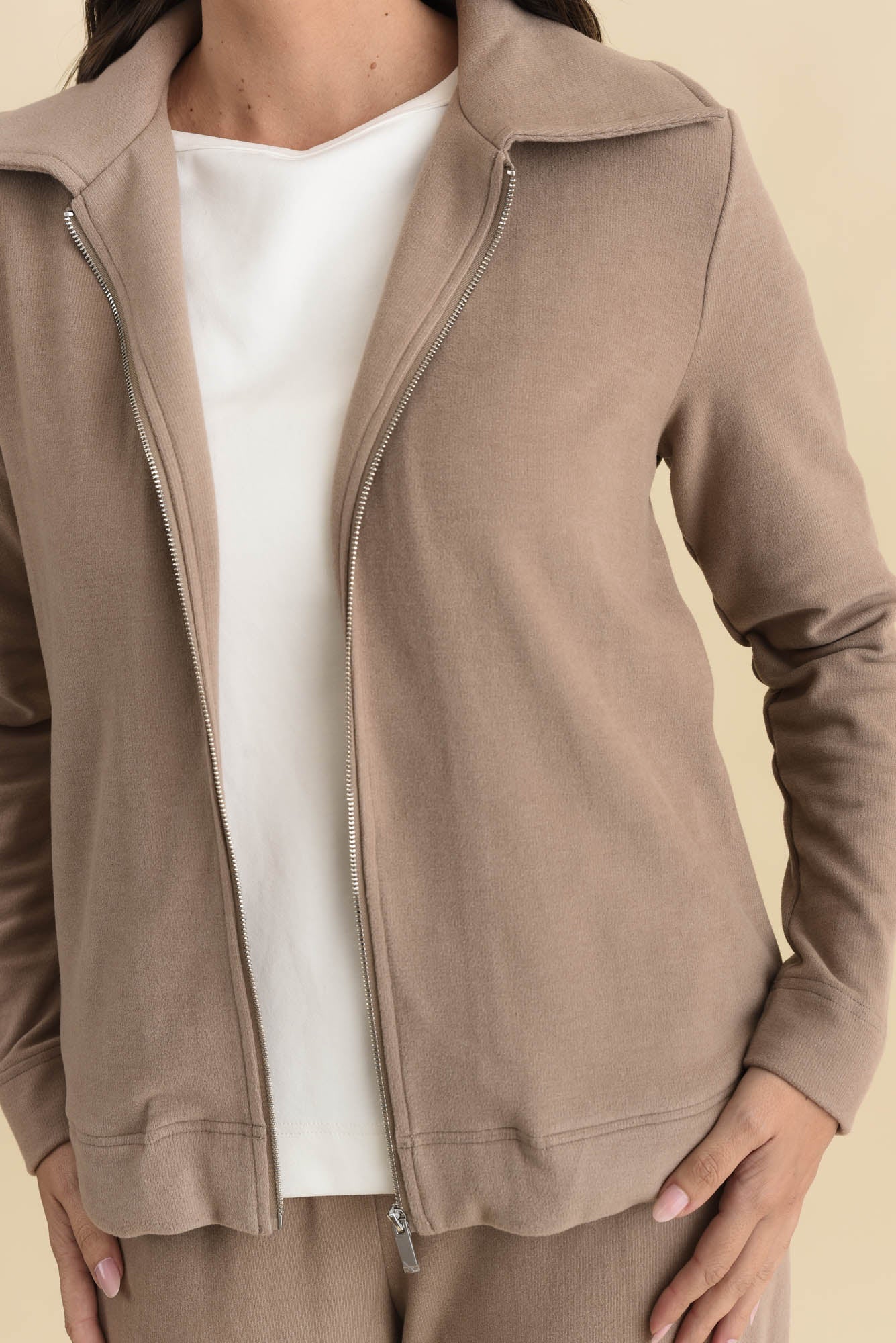 Souffle-Touch Beige Zip Jacket - Image 5