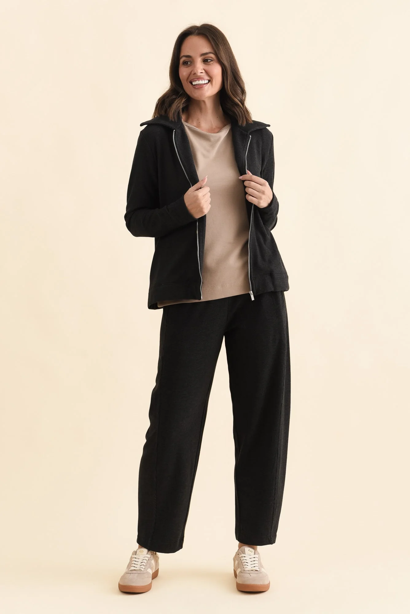 Souffle-Touch Charcoal Barrel Sweatpants - Image 6