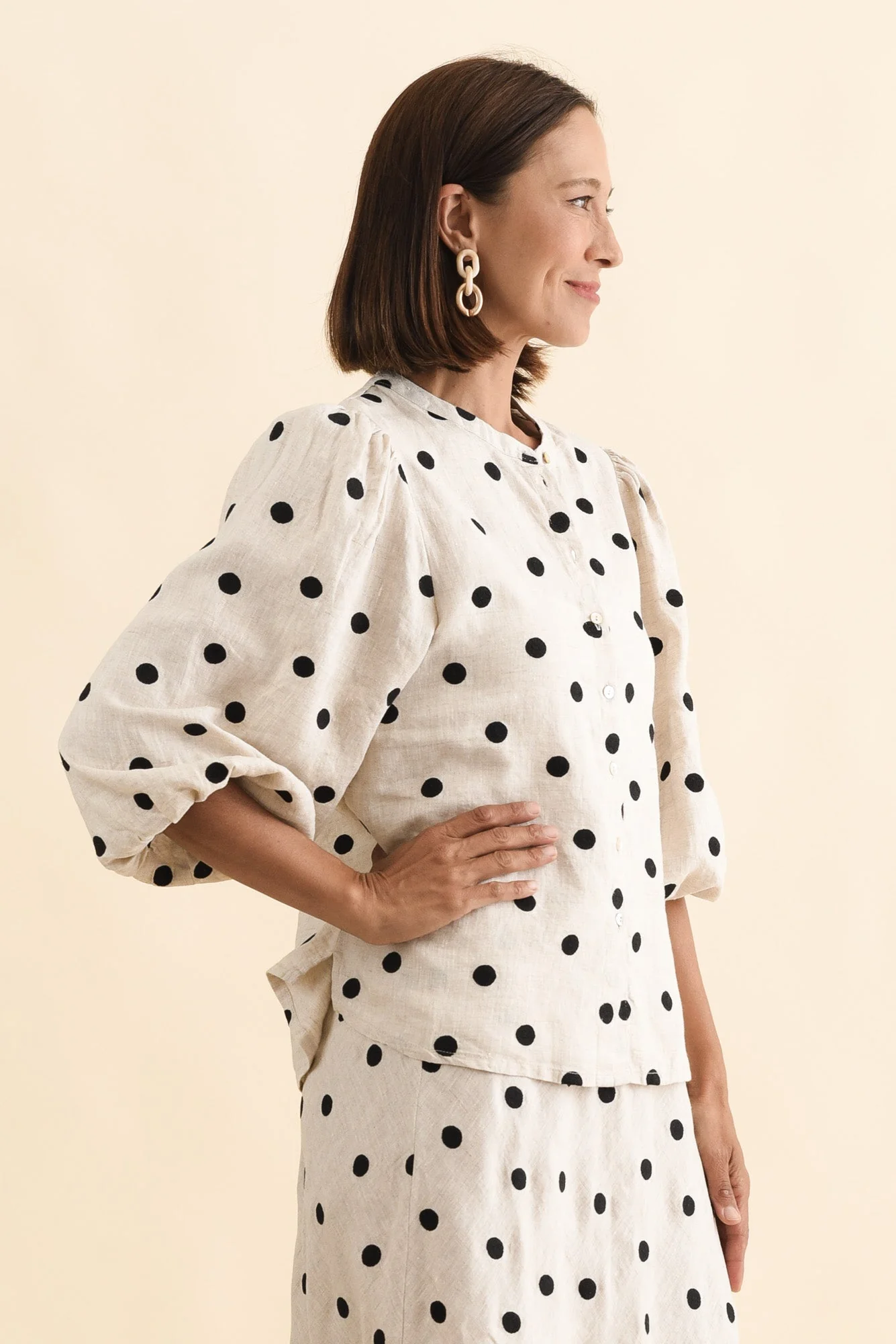 Teya Beige Spot Linen Puff Sleeve Blouse - Image 3