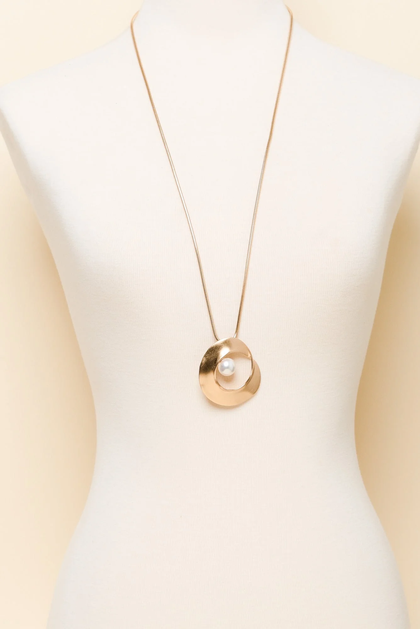 Valerie Gold Pearl Pendant Necklace - Image 2