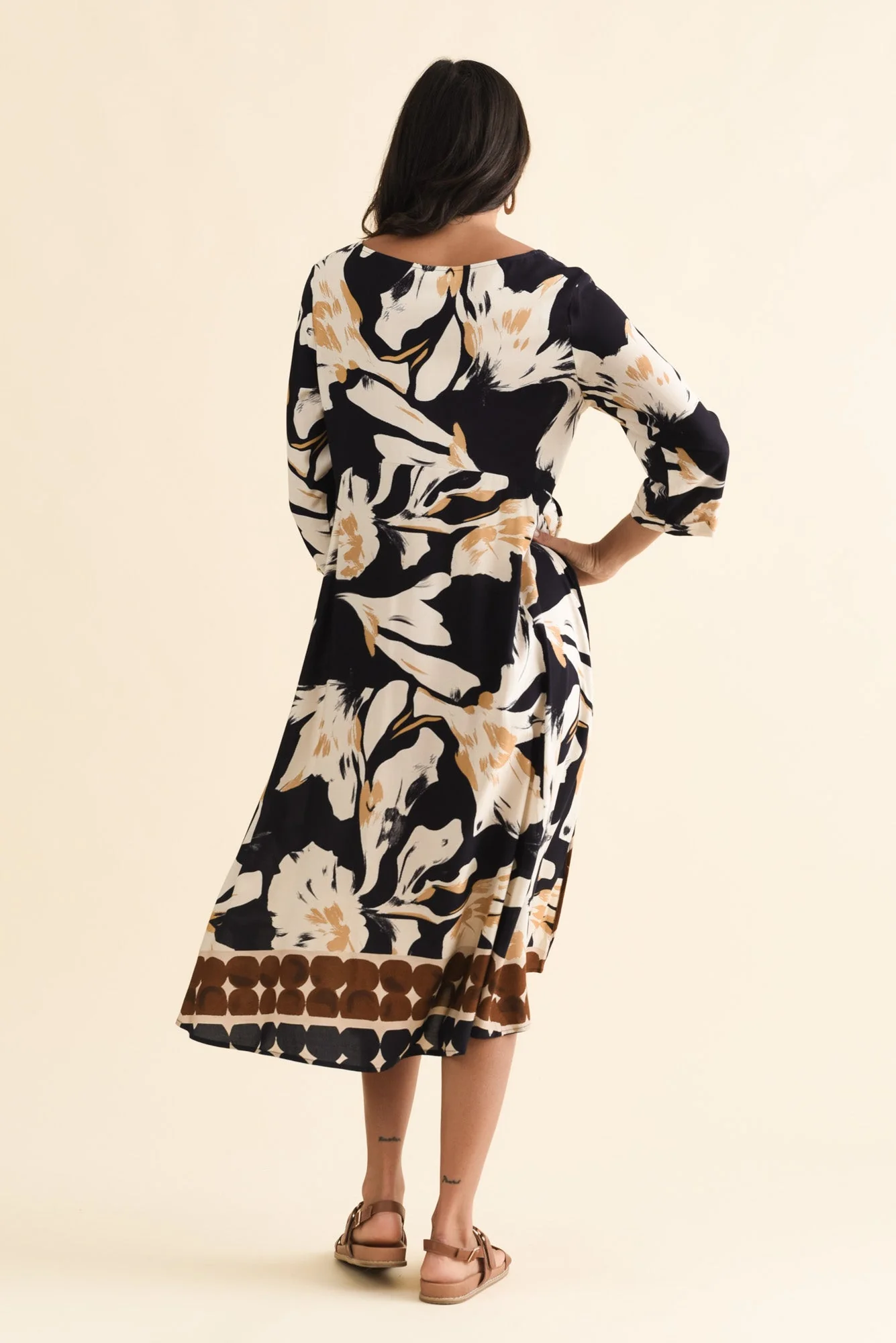 Zaelia Navy Abstract Sleeved Crescent Dress - Image 5