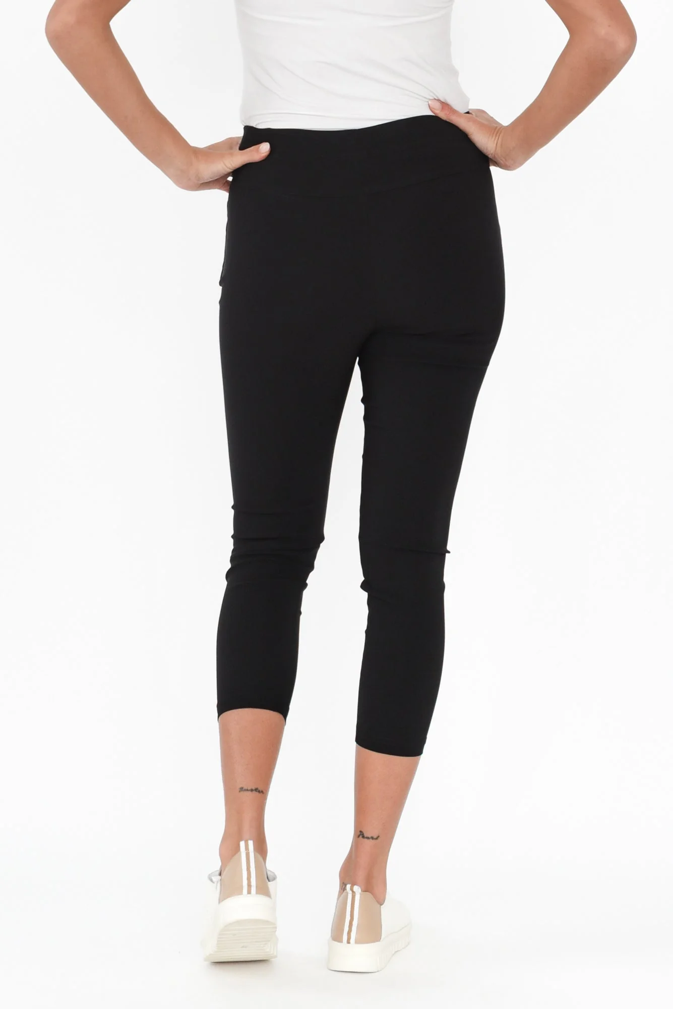 Zara Black Stretch Cropped Pants - Image 4